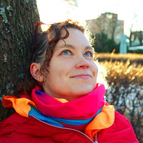 "Haluaisin olemisellani ja tekemisilläni auttaa ihmisiä ymmärtämään erilaisuutta paremmin ja näyttää sen rikkautena", Reetta sanoo.