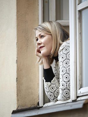 47-vuotias yksilö- ja pariterapeutti Heli Suutari asuu Liègen kaupungissa Belgiassa mutta on eniten kotonaan Limingassa, lähellä lapsuusmaisemia. Perheeseen kuuluvat puoliso Pierre ja tytär Ilona, 11.