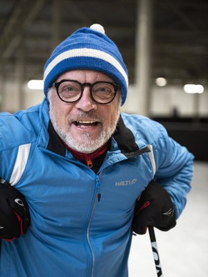 ”Vanha ja fanaattinen Suomen eniten hävinnyt urheilija”, Matti määrittelee itsensä. Ilmaus tarkoittaa, että hän on urheillut intohimoisesti lapsesta asti, kokeillut useita lajeja, ollut monessa niistä melko hyvä mutta ei missään tosi hyvä.