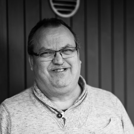 "Monet sanovat, että meikäläiselle on helppo kertoa asioita. Olen kuin Leelian lepotuoli. Ehkä se johtuu nallekarhumaisesta olemuksestani", Jyrki Metsola sanoo.