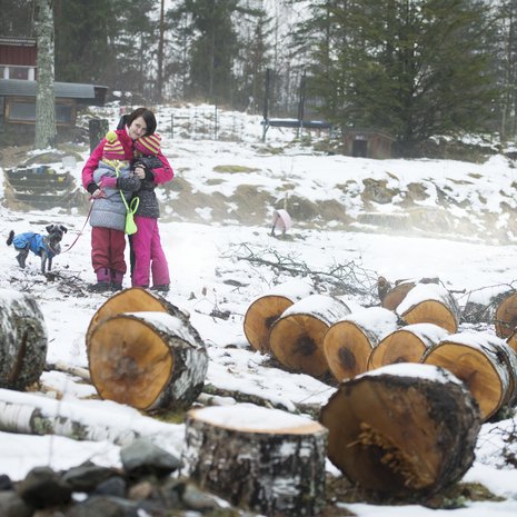 Helmikuussa 2017 Kristan ja tyttärien koti oli juuri tässä. Jäljelle jäi vain takana näkyvä punainen varastorakennus.
