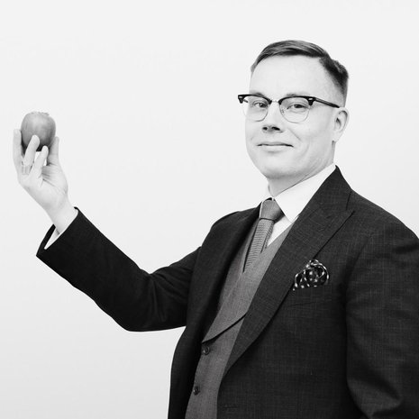 Tampereen yliopiston johtamiskorkeakoulun ekologisen taloustieteen tutkijatohtori Markus Vinnari tutkii ruuan tulevaisuutta.