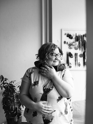 Tinna on opetellut ajattelemaan, että hänessä on sopivasti kaikkea.