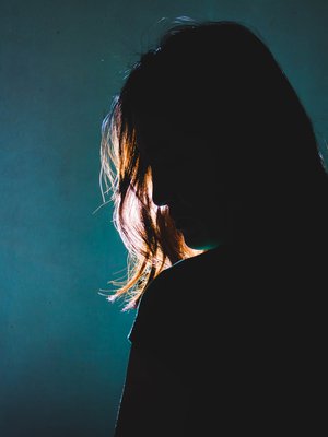 Yleistyneestä ahdistuneisuudesta kärsivä murehtii paljon ja pelkää usein pahinta. Hänen on tärkeää saada myönteisiä kokemuksia itsestään. ”Ahdistuneisuus ei tarkoita sitä, ettei olisi vahvuuksia tai myös valtavan paljon hyvää elämässä”, sanoo psykologi Marika Ketola Mielenterveysseurasta.