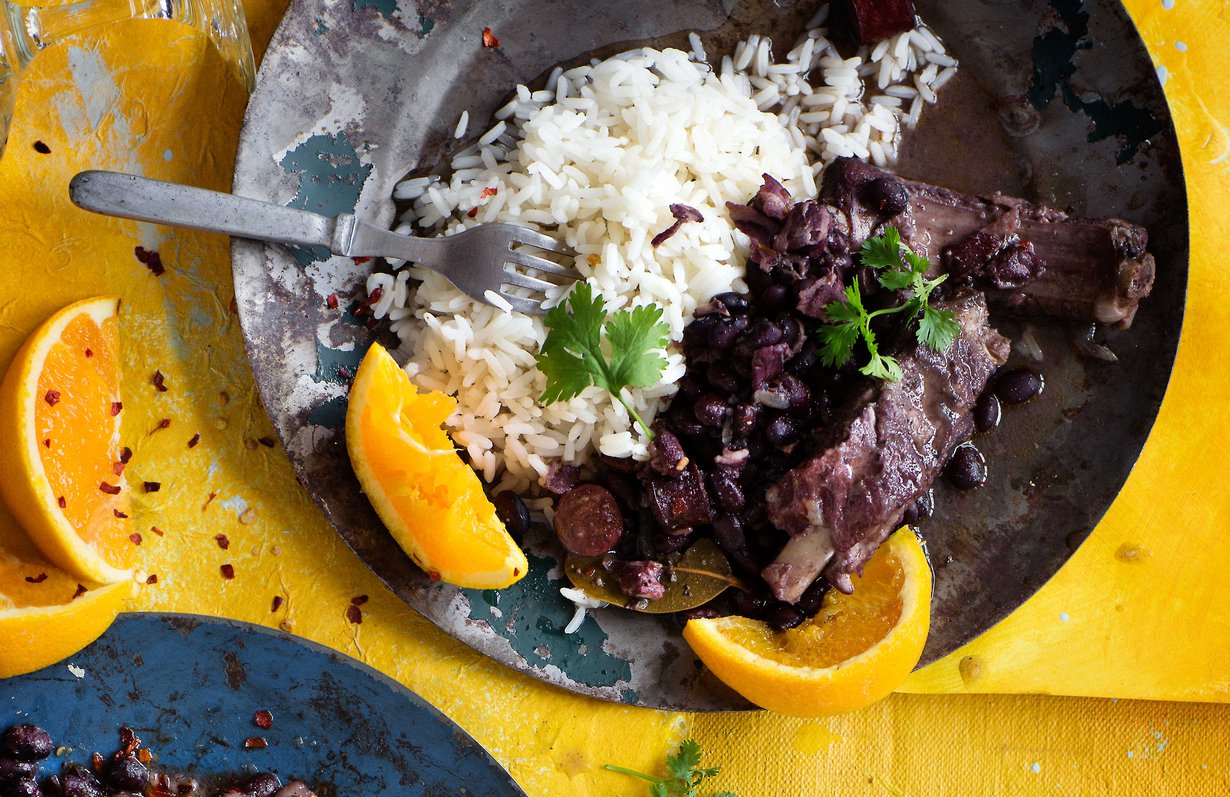 Feijoada on Brasilian nimikkoruoka, jota syödään arjessa ja juhlassa.