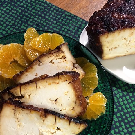 Tofukinkussa parasta on kiiltävä karamellisoitunut pinta.