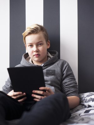 14-vuotiasta Leeviä vähän jännittää puhua kiusaamisesta. "Haluan kuitenkin kertoa, jos se vaikka auttaisi muita."