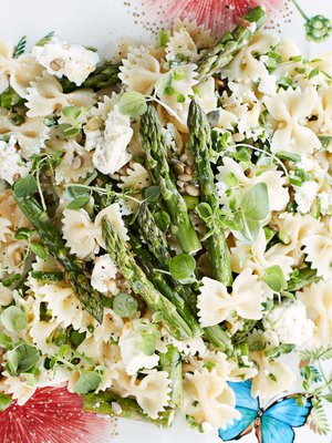 Herkkä perhospasta sopii juhlaan.