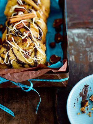 Keksit valmistuvat sukkelaan.