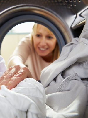 Muista ripustaa pyykit saman tien, kun linkous loppuu. Helpotat elämääsi!