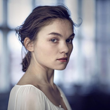 Marjut Mariston voi nähdä Kajaanin kaupunginteatterin Valkoisessa peurassa sekä Fragile – särkyvää -esityksessä Kajaanissa, Oulussa ja Turussa. Valkoinen peura vierailee Helsingissä KokoTeatterissa 15.–17. joulukuuta.