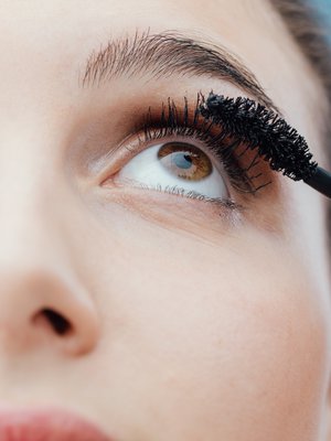 Uutena ripsiväri on parhaimmillaan, pitkään käytetty harja on bakteeripesä.