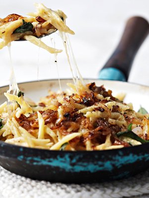 Tuoksuva salvia sopii juustopastaan täydellisesti.