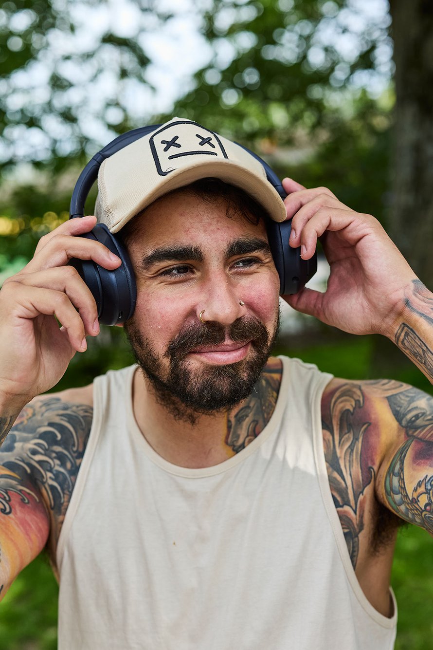 Karim Rapatti otti ihoonsa näyttävät tatuoinnit isän kuoleman jälkeen. Ne ovat vilahdelleet kauluksen alta ja hihansuista myös hänen tv-töissään, viimeksi Pohjoisen tähti -sarjassa. Siinä hän näytteli Samu-nimistä poliisia.