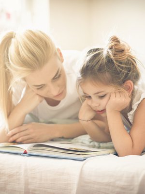 Kirjojen kertomukset vievät toisiin maailmoihin ja voivat kehittää lapsen kykyä myötäelämiseen.