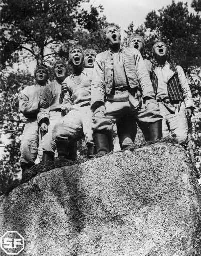 Wilho Ilmarin ohjaamassa Seitsemän veljestä -elokuvassa (1939) puhuttiin myös rakkaudesta, vaikka toisinaan meni huutamiseksi.
