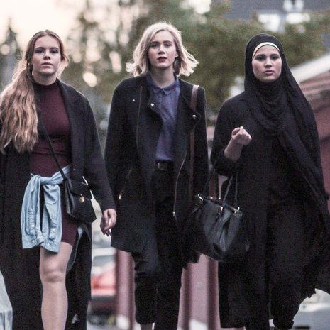 Skam on nähtävissä Yle Areenassa. Sitä on katsottu sieltä jo neljä miljoonaa kertaa.