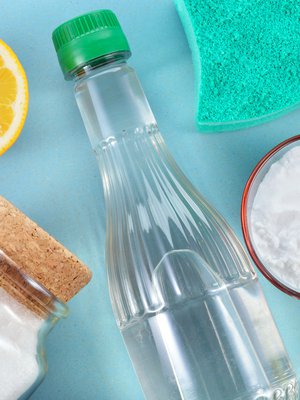 Sitruuna, ruokasooda ja etikka – siivouskaapin sijaan puhdistusaineet kannattaa etsiä keittiönkaapeista!