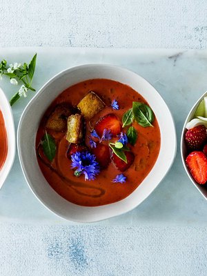 Mansikkakeitto saa syksyn maistumaan kesältä.