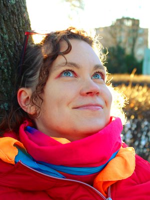 "Haluaisin olemisellani ja tekemisilläni auttaa ihmisiä ymmärtämään erilaisuutta paremmin ja näyttää sen rikkautena", Reetta sanoo.