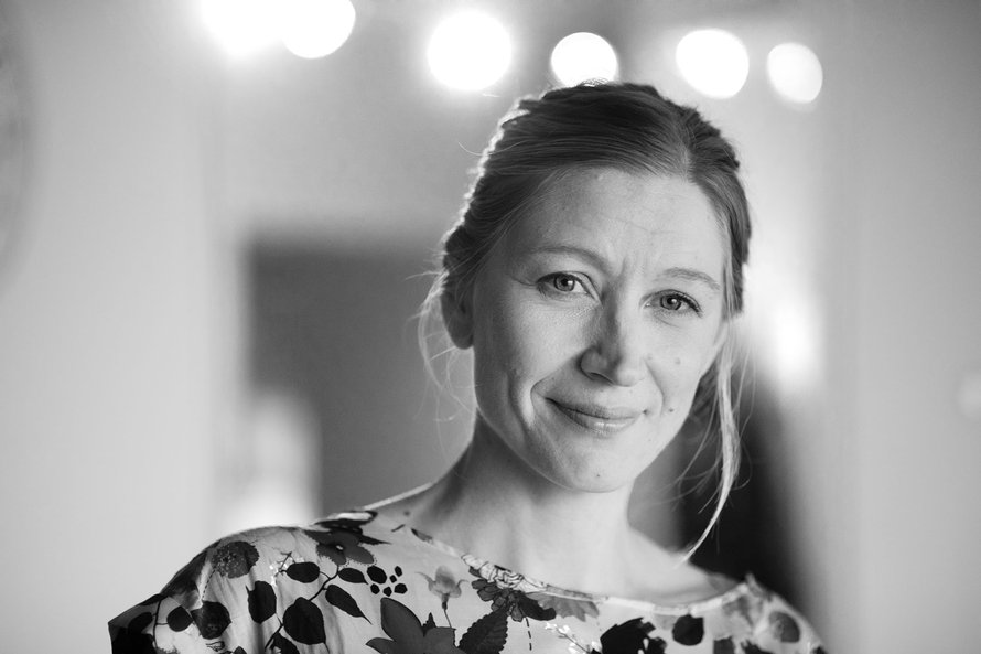 Merja Mähkä kannustaa kaikkia sijoittamaan, koska karttunut omaisuus tuo elämään vapautta.