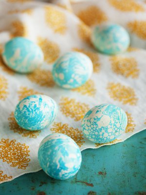 Voisi luulla, että marmoripinnan tekemiseen vaaditaan erityistä taitoa, mutta sepäs onkin helppo homma.