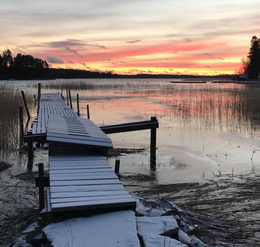 Auringonlasku Sarvisalossa. – Bodil Henriksson