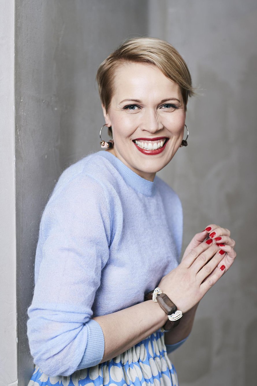 39-vuotias myyntiedustaja Sanna Moilanen asuu Kuopiossa. Hänellä on kuusi lasta, ja lisää vipinää perheeseen tuovat puolison kaksi lasta. Sanna nauttii lukemisesta, lenkkeilystä ja konserteissa käymisestä.