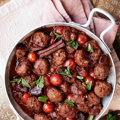 Lihapullapaketti jalostuu silmiesi edessä hätävarasta juhlaruuaksi.