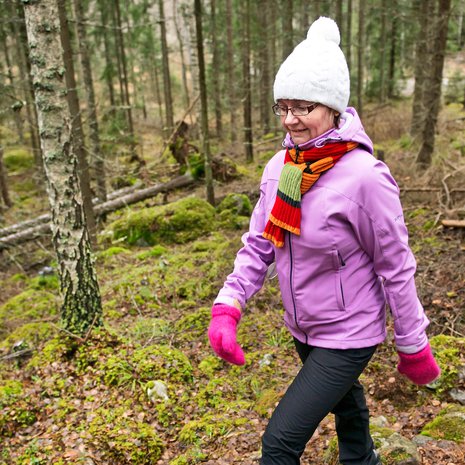 Seija Kiviranta harrastaa hyötyliikuntaa. ”Talviuintipaikalle on kotoani kuuden kilometrin matka, jonka kuljen pyörällä. Aina sitä  joku ihmettelee.”