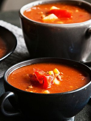 Tex mex -tyylinen jauhelihakeitto lämmittää pakkasella.