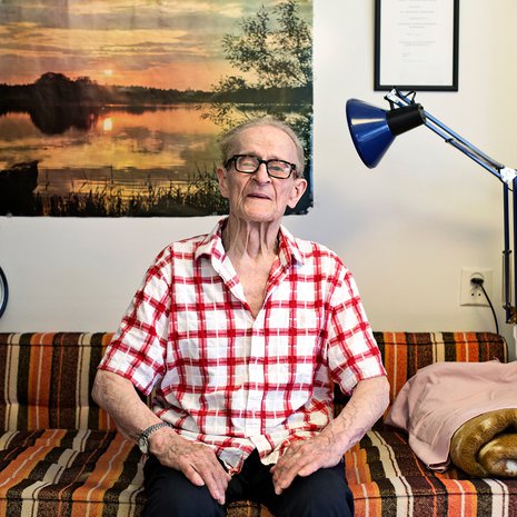 Ilmari muistelee usein, kuinka nuorempana raivasi mökkimetsää ja  meni­ sitten saunaan. Silloin yksinäisyys  ei pelottanut.