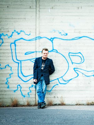 Kontulan ostari on Antti Raiviolle tuttu paikka. Hän elää helsinkiläislähiössä rauhallista elämää.