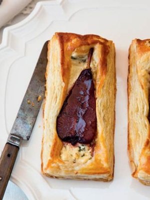 Voitaikina saa päällensä päärynän.