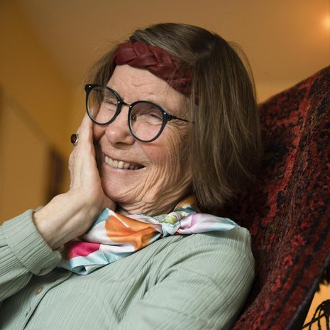 Leena Kaartinen viettää aktiivisia eläkepäiviä. Hän pitää yhteyttä afganistanilaisiin ystäviinsä ja suunnittelee matkaa Afganistaniin ensi kesänä. 