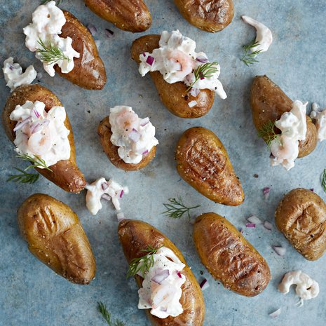 Pienet potut saavat parikseen piparjuurituorejuustoa ja katkarapuja.