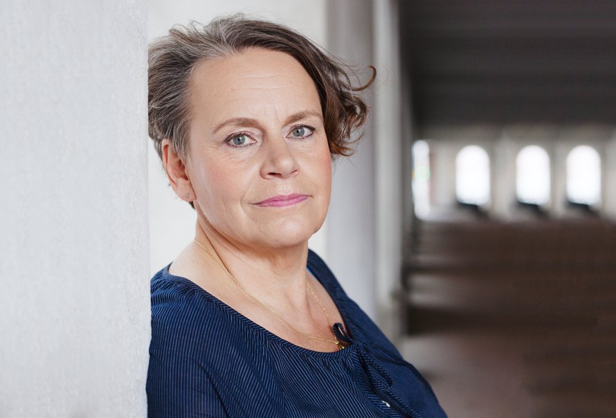 ”Töitä on tehtävä ja omista on pidettävä huolta, äitini opetti. Sen mukaan olen yrittänyt elää”, projektipäällikkö Marja Palkonen, 58, sanoo. Hän elää Tampereella miehensä kanssa. Lähipiiriin kuuluvat 30-vuotias poika ja tämän lapsi.