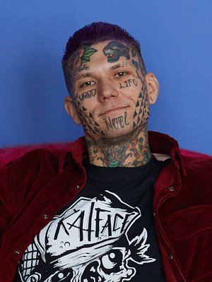 "Elämässä ja suvussa on ollut paljon ongelmia. Nyt kun pystyn auttamaan muita, haluan auttaa. Mitä enemmän jeesii, sitä enemmän hyvää tulee takaisin, olen huomannut sen."