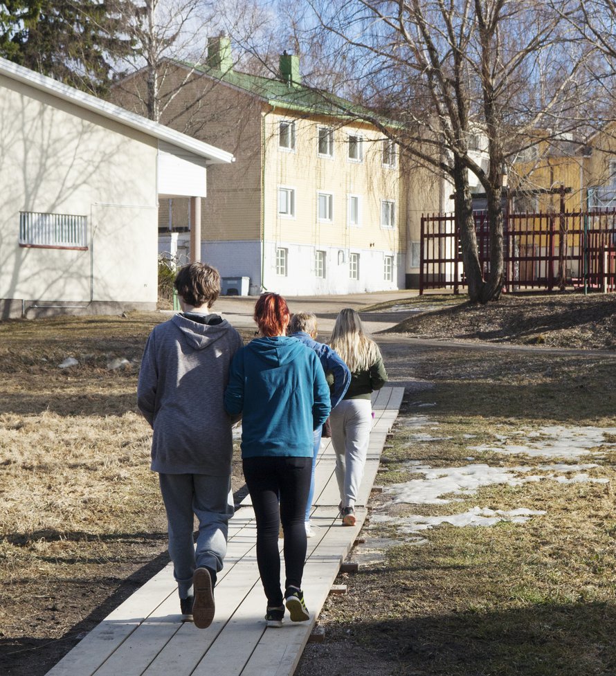 Anna Tapion kouluun ei ole erityisiä pääsyvaatimuksia. Kuka tahansa yläkouluikäinen voi hakea tänne opiskelemaan.