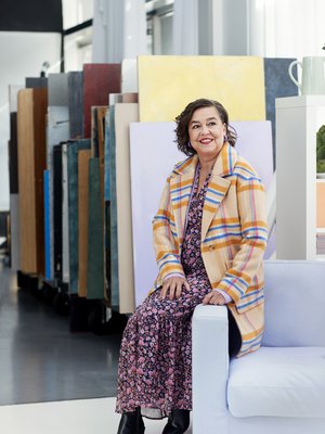 Vaikka Terhi oli ennestäänkin tyytyväinen peilikuvaansa, hän huomasi uudistumisleikissä, kuinka pienikin muutos piristi.