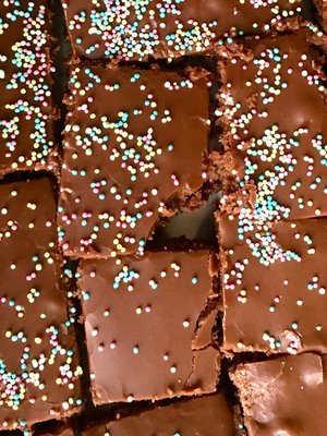 Nonparellit sopivat aina mokkapalojen koristeeksi.