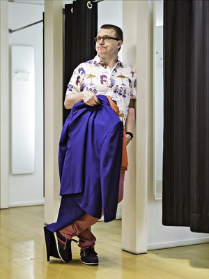 Myymäläetsivä Antto Terraksen huomio terästyy, jos joku ottaa sovituskoppiin vaatteita umpimähkään edes kokoa katsomatta.