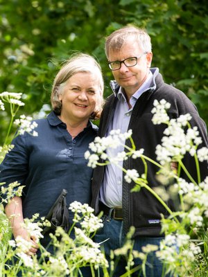 Kirsi ja Heikki Hiilamo käyvät usein yhdessä kävelyllä, jolloin keskustellaan paljon.