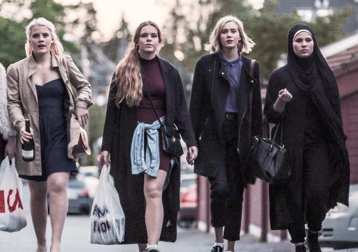 Skam on nähtävissä Yle Areenassa. Sitä on katsottu sieltä jo neljä miljoonaa kertaa.