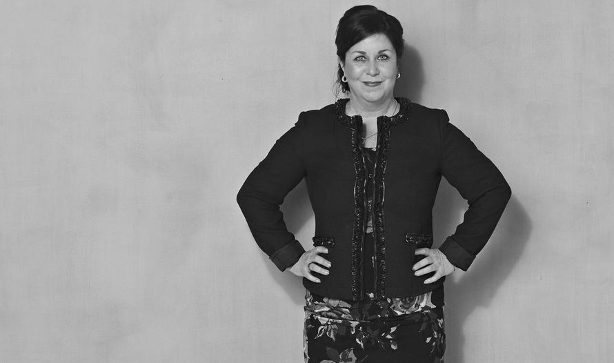 Asiakkuusjohtaja ja liikkeenjohdon konsultti Sari Tomperi, 44, vetää naisjohtajuutta edistävää hanketta viestintätoimisto Ellun Kanoissa. Seitsemänvuotiaan poikansa kanssa hän nauttii lumisista laskettelurinteistä.