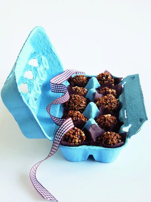 Säilytä tryffelit jääkaapissa. Maalattu munakenno on niille oivallinen rasia.