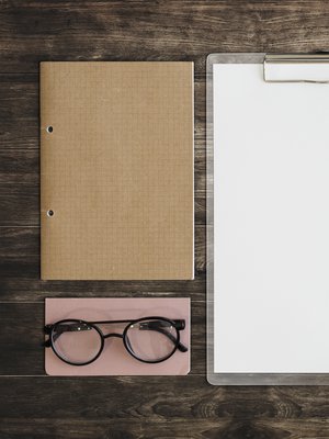 Kyllähän pöydän on kiva olla järjestyksessä.