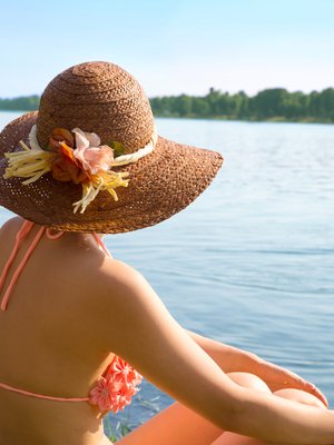 Rentoon mökkilomailuun kuuluvat helpot ja kätevät kauneustuotteet, joita voi käyttää monella eri tavalla.