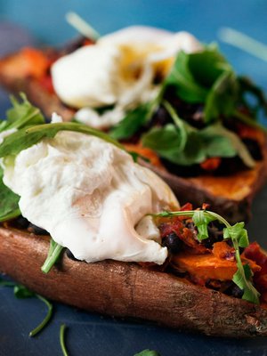 Täytetyt bataatit ovat tuhtia ruokaa. 