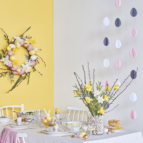 Mobilen munat pyörivät kauniisti ilmavirran mukana.